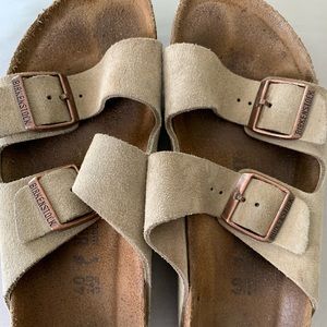 Like new unisex suede Birkenstock Arizona (40)